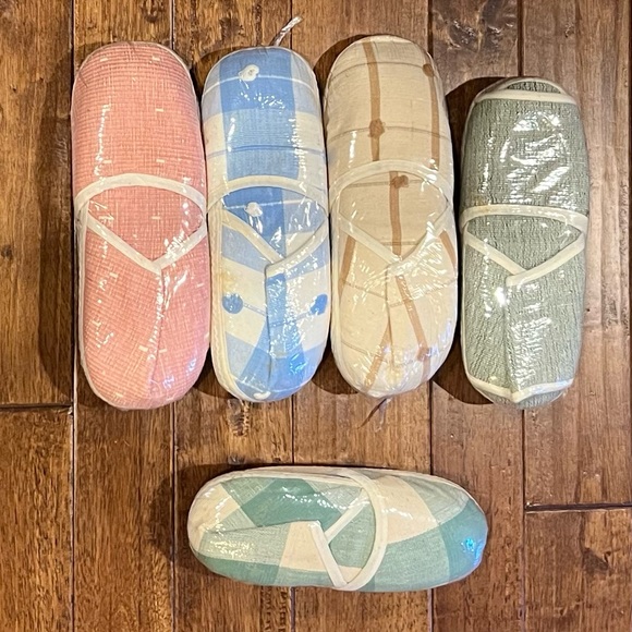 Bundle of 5 pairs of slippers (4XL, 1 Small), NWT - Picture 1 of 1